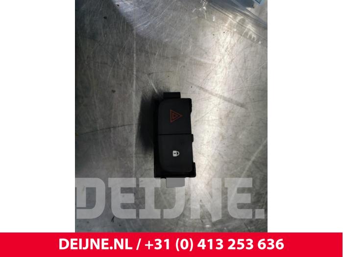 Renault Trafic Panikbeleuchtung Schalter O159529