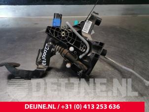 Opel Vivaro Koppelingspedaal O159784 foto 3