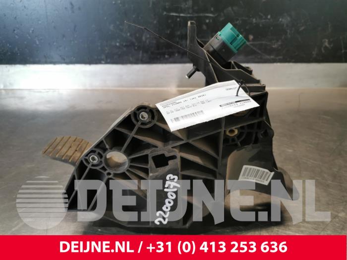 Opel Vivaro Bremspedal O159786