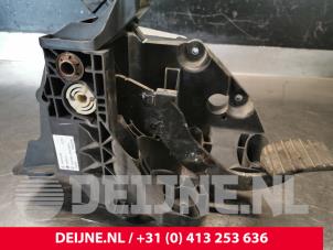 Opel Vivaro Brake pedal O159786 photo 3