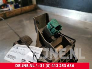 Opel Vivaro Brake pedal O159786 photo 2