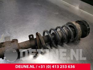 Gebruikte Mac Phersonpoot rechts-voor Renault Trafic New (FL) 2.5 dCi 16V 135 Prijs € 54,45 Inclusief btw aangeboden door van Deijne Onderdelen Uden B.V.