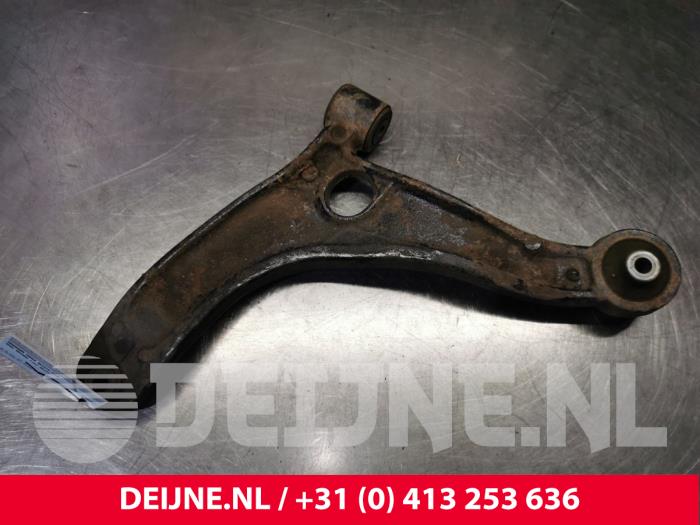 Opel Movano Draagarm onder rechts-voor O159823