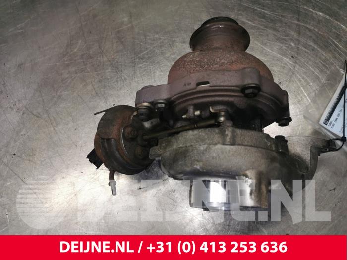 Turbo van een Ford Transit Connect (PJ2) 1.6 TDCi 16V 75 2015