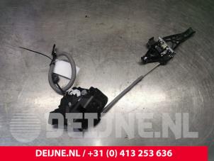 Volvo XC60 Front door lock mechanism 4-door, right O160102 photo 2