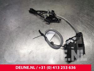 Volvo XC60 Front door lock mechanism 4-door, right O160102 photo 3