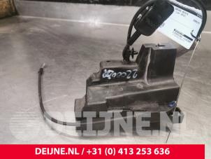 Renault Master Türschlossmechanik 2-türig rechts O160324 foto 2