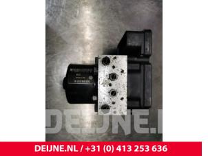Volkswagen Transporter ABS Pomp O160525 foto 2