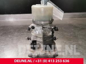 Volvo V60 Power steering pump O160919 photo 2