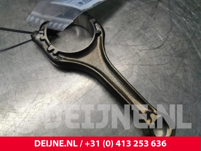 Gebruikte Drijfstang Volkswagen Golf VIII (CD1) 1.5 eTSI 16V Prijs € 30,00 Margeregeling aangeboden door van Deijne Onderdelen Uden B.V.