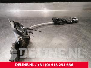 Gebruikte Deurslot Mechaniek 2Deurs links Volkswagen Caddy IV 2.0 TDI 102 Prijs € 36,30 Inclusief btw aangeboden door van Deijne Onderdelen Uden B.V.