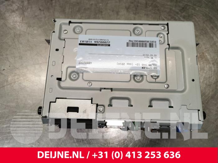Volvo V40 CD player O161742