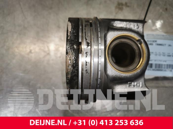 Zuiger van een Ford Transit 2.0 TDCi 16V Eco Blue 130 2019