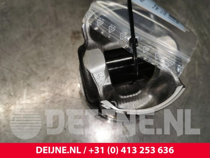 Gebruikte Zuiger Ford Transit 2.0 TDCi 16V Eco Blue 130 Prijs € 121,00 Inclusief btw aangeboden door van Deijne Onderdelen Uden B.V.