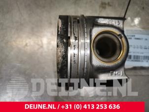 Zuiger van een Ford Transit 2.0 TDCi 16V Eco Blue 130 2019