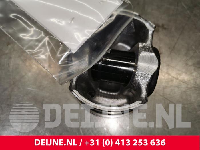 Gebruikte Zuiger Ford Transit 2.0 TDCi 16V Eco Blue 130 Prijs € 121,00 Inclusief btw aangeboden door van Deijne Onderdelen Uden B.V.