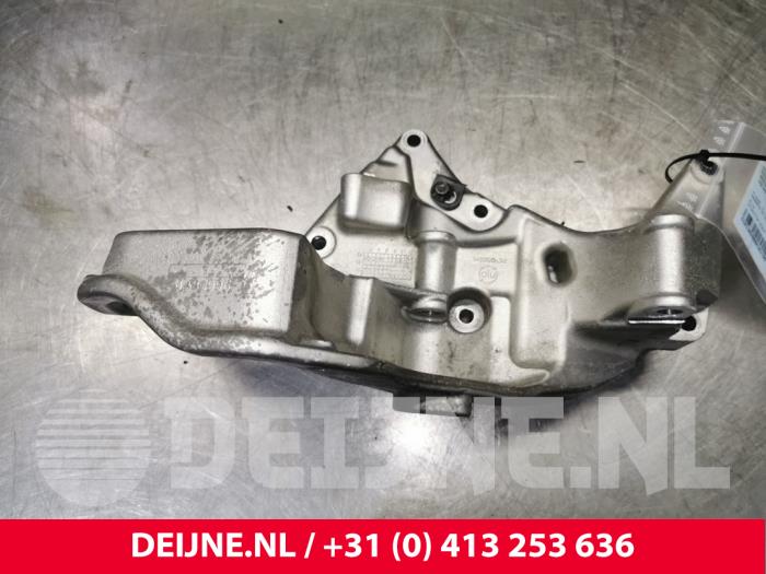 Gebruikte Motorsteun Volvo V60 I (FW/GW) 2.0 D3 16V Prijs € 25,00 Margeregeling aangeboden door van Deijne Onderdelen Uden B.V.