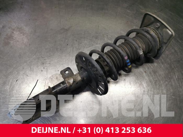 Toyota Pro-Ace Stoßdämpferstrebe rechts vorne O162162