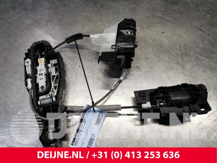 Toyota Pro-Ace Door lock mechanism 2-door, right O162176