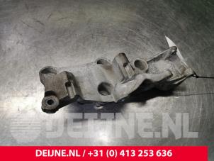 Opel Vivaro Alternator upper bracket O162636 photo 3