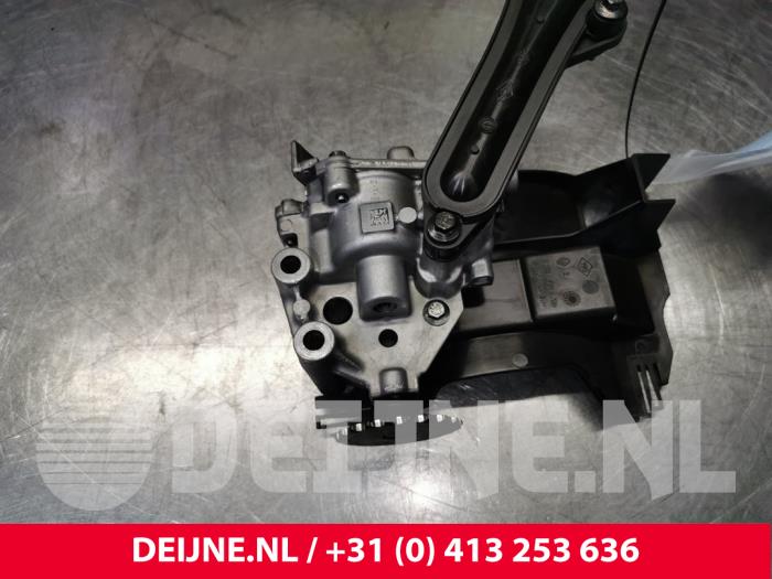 Opel Vivaro Oil pump O162637