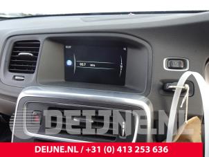 Gebruikte Navigatie Display Volvo V60 I (FW/GW) 2.0 D4 16V Prijs op aanvraag aangeboden door van Deijne Onderdelen Uden B.V.