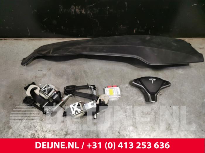 Tesla Model S Airbag set + dashboard O163197