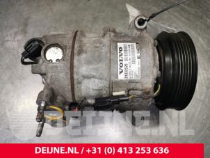 Gebruikte Pomp Airco Volvo V60 I (FW/GW) 2.0 D4 16V Prijs € 125,00 Margeregeling aangeboden door van Deijne Onderdelen Uden B.V.