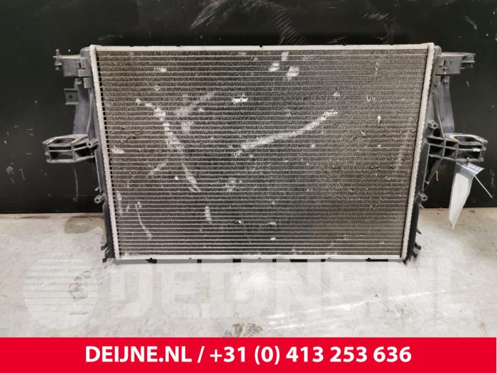 Gebruikte Radiateur Iveco New Daily VI 33S13, 35C13, 35S13 Prijs € 96,80 Inclusief btw aangeboden door van Deijne Onderdelen Uden B.V.