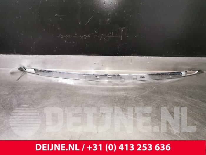 Tesla Model S Zierleiste Heckklappe O164170
