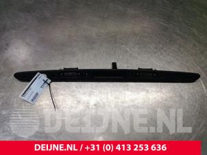 Gebruikte Achterklep Handgreep Volvo S60 II (FS) Prijs € 50,00 Margeregeling aangeboden door van Deijne Onderdelen Uden B.V.