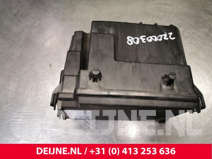 Opel Vivaro Fuse box O164405