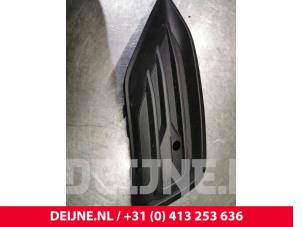 Gebruikte Bumper Rooster Volvo V60 II (ZW) 2.0 B3 16V Mild Hybrid Prijs € 30,00 Margeregeling aangeboden door van Deijne Onderdelen Uden B.V.