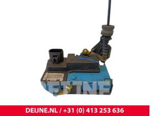 Volvo V70 Front door lock mechanism 4-door, right O164741 photo 2