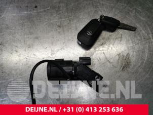 Opel Combo Kontaktslot+Sleutel O165107 foto 2