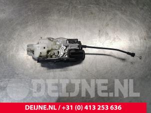 Gebruikte Deurslot Mechaniek 4Deurs rechts-achter Volvo V40 (MV) 1.6 D2 Prijs op aanvraag aangeboden door van Deijne Onderdelen Uden B.V.