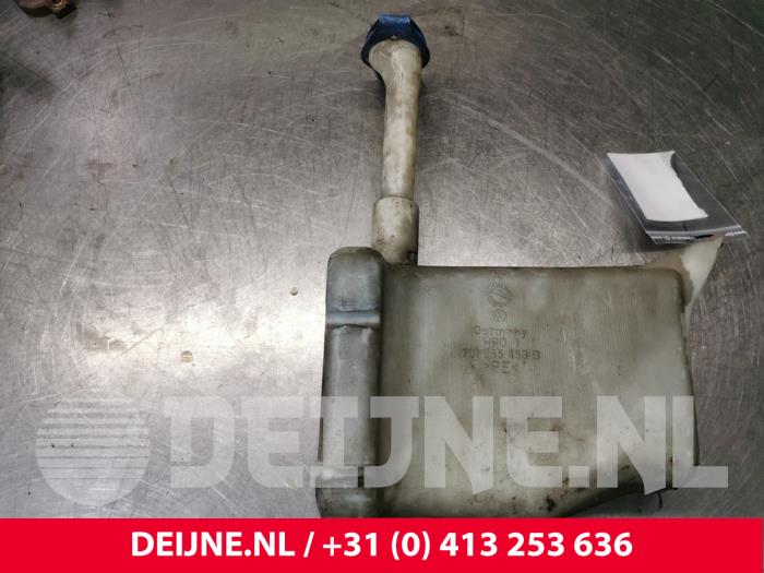 Volkswagen Transporter Scheibensprühertank vorne O165838