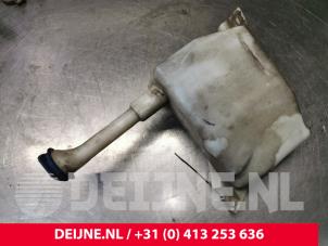 Volkswagen Transporter Scheibensprühertank vorne O165838 foto 2