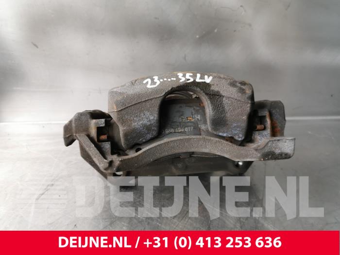 Renault Trafic Remklauw (Tang) links-voor O166558