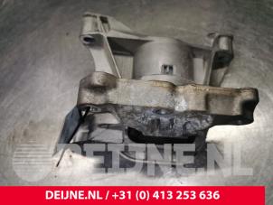 Toyota Pro-Ace Engine mount O166758 photo 2