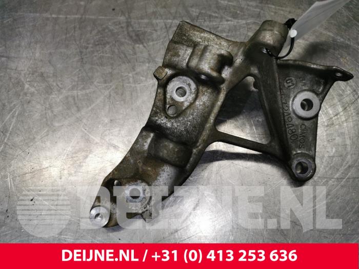 Gebruikte Dynamosteun boven Volvo V40 (MV) 1.6 D2 Prijs € 20,00 Margeregeling aangeboden door van Deijne Onderdelen Uden B.V.