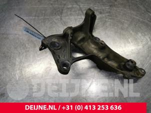 Volvo V40 Alternator upper bracket O167143 photo 2
