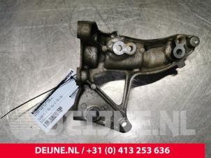 Volvo V40 Alternator upper bracket O167143 photo 3