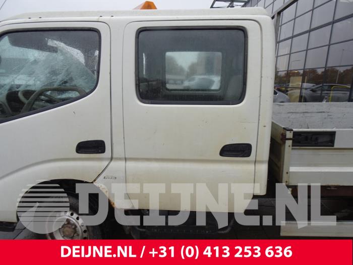 Toyota Dyna Rear door window 4-door, left O167182