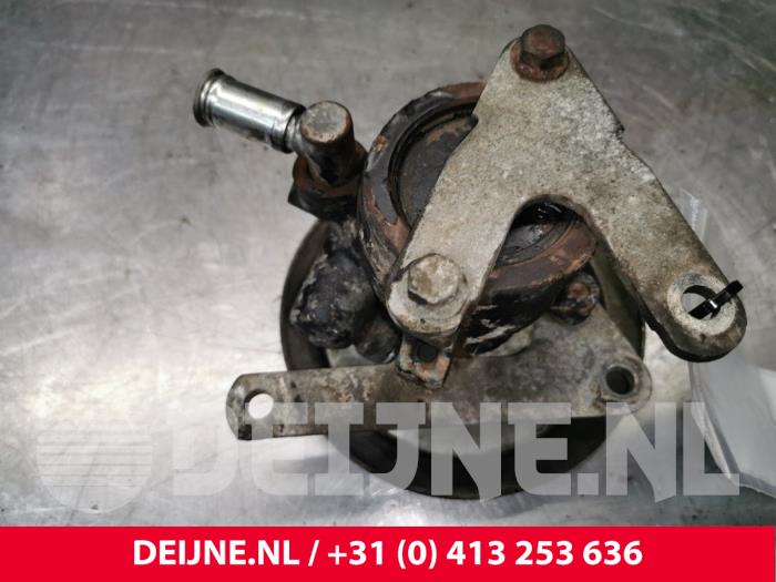Gebruikte Servopomp Volvo 940 I Estate 2.3i Prijs € 75,00 Margeregeling aangeboden door van Deijne Onderdelen Uden B.V.