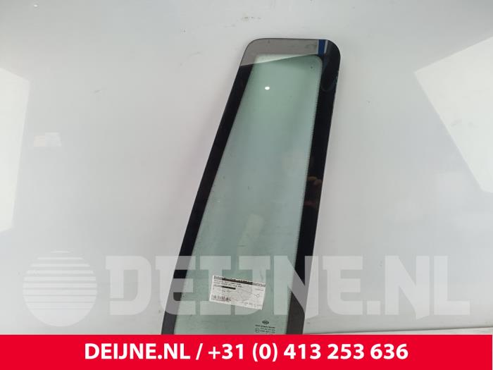 Nissan Atleon Quarter light, front left O167392