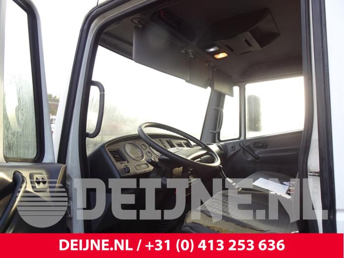 Nissan Atleon Sun visor O167411