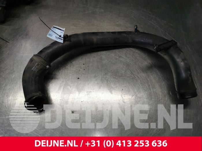 Gebruikte Intercooler Buis Volvo V60 I (FW/GW) 2.4 D6 20V Plug-in Hybrid AWD Prijs € 30,00 Margeregeling aangeboden door van Deijne Onderdelen Uden B.V.