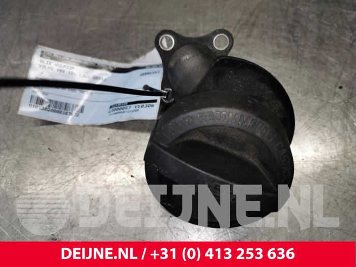 Gebruikte Olie vulpijp Volvo V60 I (FW/GW) 2.4 D6 20V Plug-in Hybrid AWD Prijs € 10,00 Margeregeling aangeboden door van Deijne Onderdelen Uden B.V.