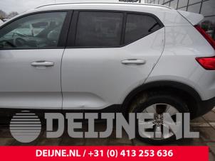 Gebruikte Deurruit 4Deurs links-achter Volvo XC40 (XZ) 1.5 T2 12V Prijs op aanvraag aangeboden door van Deijne Onderdelen Uden B.V.